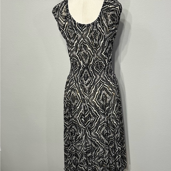 chelsea & theodore size black & white patterned size M pre owned - Picture 3 of 4